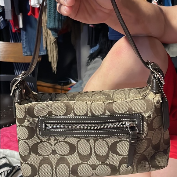 Real coach purse used twice like brand new authentic serial numbers - Picture 2 of 2